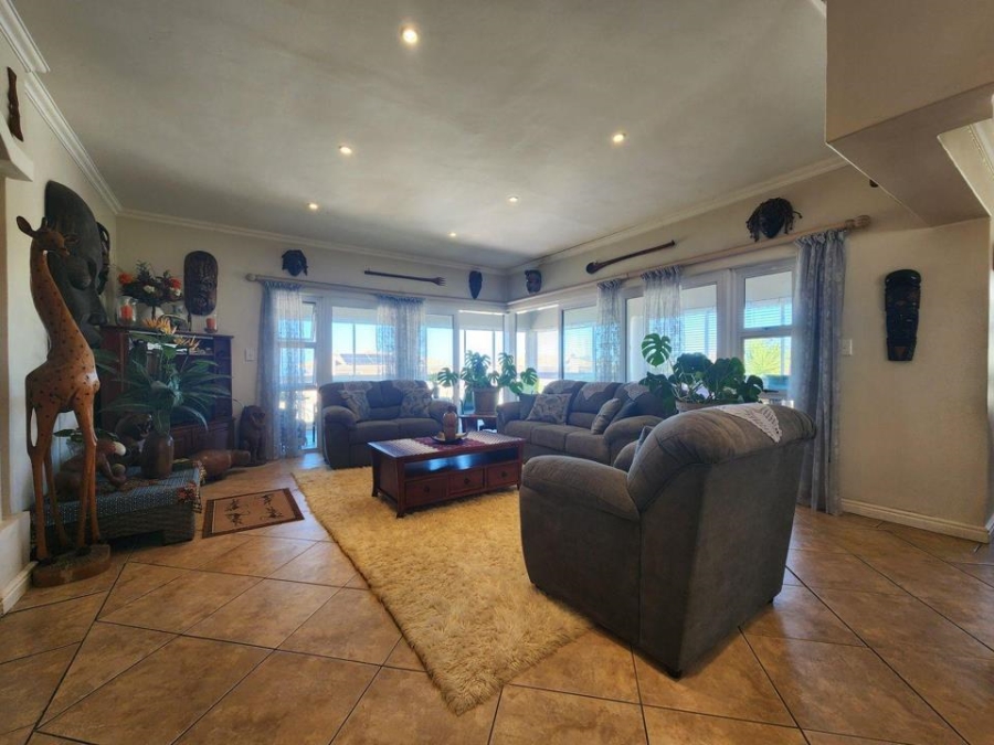 4 Bedroom Property for Sale in Chanteclair Western Cape